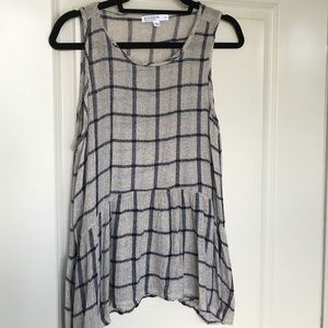 Cute navy and tan top!