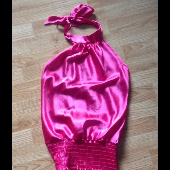 Fuschia halter