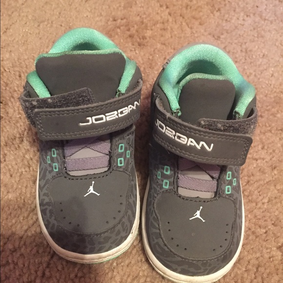 6C grey Jordan's - Picture 2 of 3