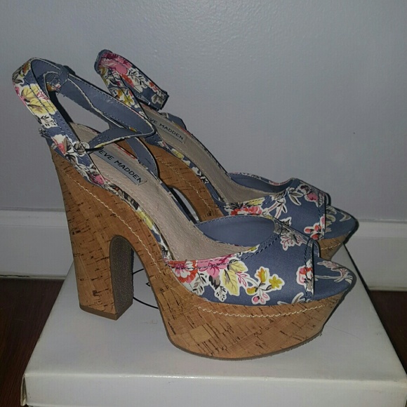 Steve Madden Gurllee wedges size 10