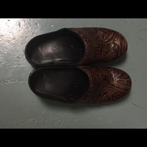 Dansko Scroll Professional size 37