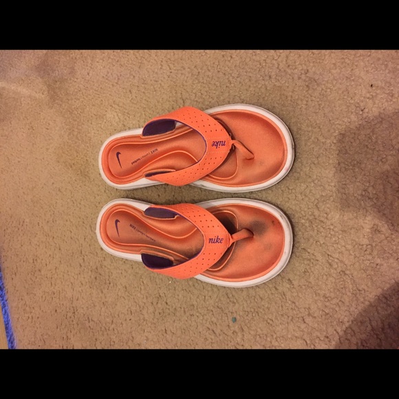 Nike flip flops
