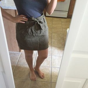 BANANA REPUBLIC ARMY GREEN SKIRT