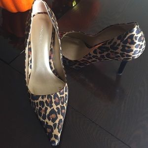 Leopard print pointy heels