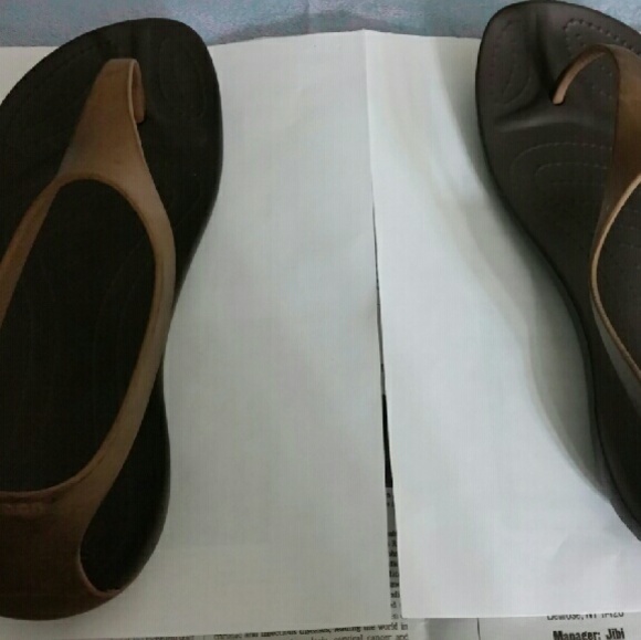 Crocs ladies sandal.