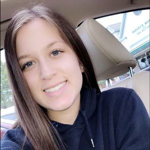 Meet your Posher, Alexis