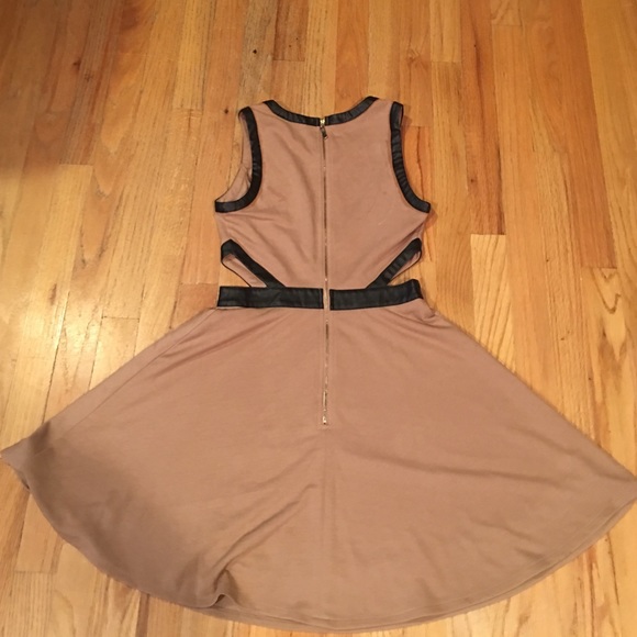 Dress - Picture 2 of 4