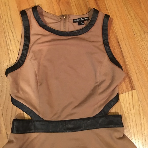 Dress - Picture 4 of 4