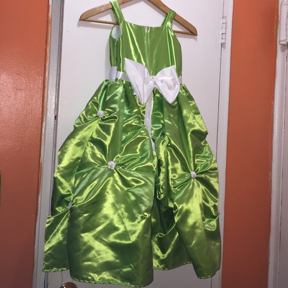 Beautiful green party dress!👗😍😍 - Picture 2 of 2