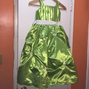 Beautiful green party dress!👗😍😍