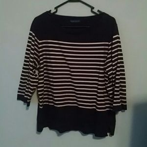 Go MOD with this trendy 3/4 sleeve top!