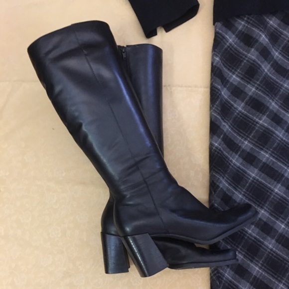 Black Boots size 8 1/2M with a 3" Heel in EUC‼️