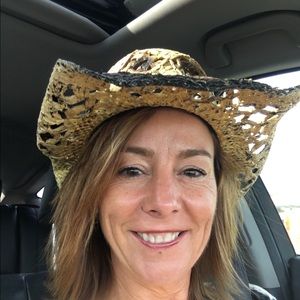 Meet your Posher, Sandi