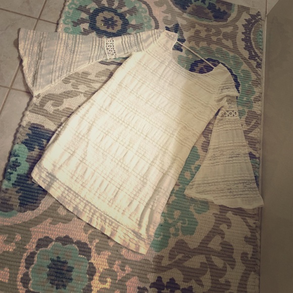 White, lace, country chic dress.