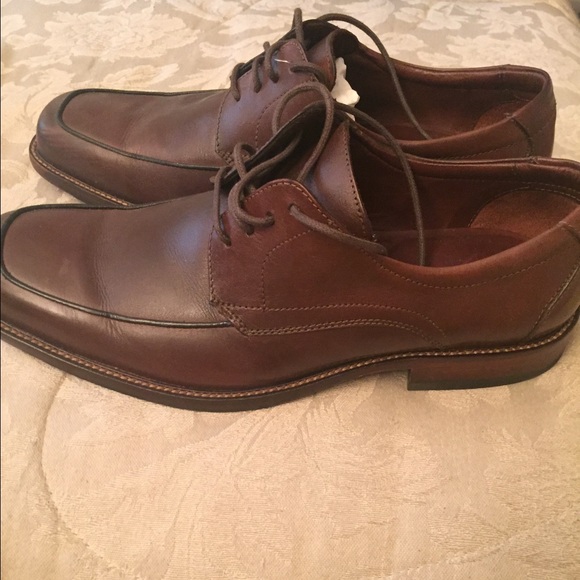 Johnston & Murphy mens dress shoes. Size 8.5M.