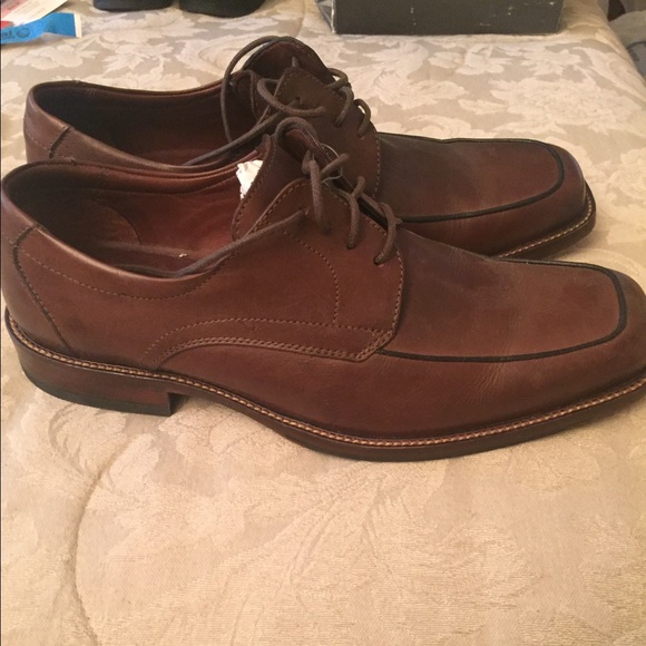 Johnston & Murphy mens dress shoes. Size 8.5M.