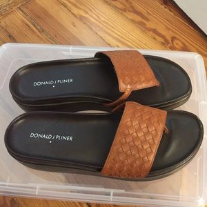 Donald J. Pliner brown fifi Sandals sz 9
