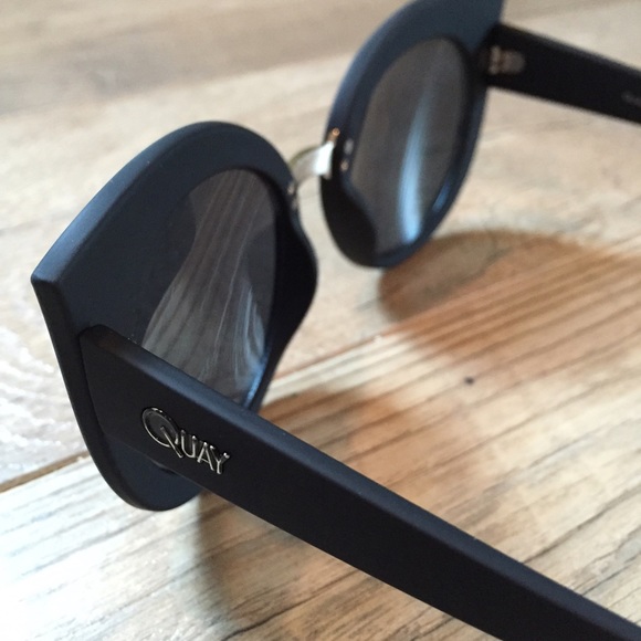NWT Quay Dream of Me Sunglasses in Black - Picture 2 of 5