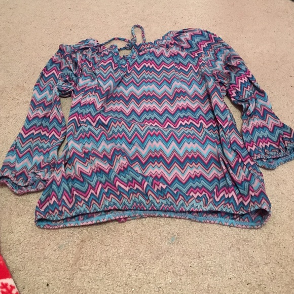 Quarter length sleeve patterned shirt