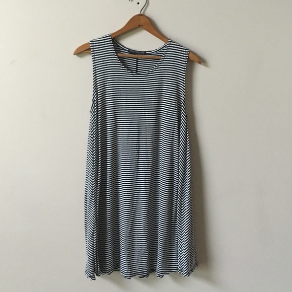 Bundle sleeveless swing dresses - Picture 6 of 9