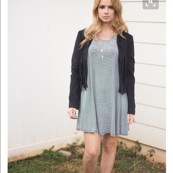 Bundle sleeveless swing dresses - Picture 5 of 9