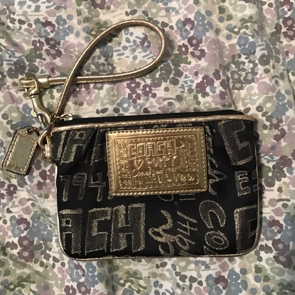Coach Poppy wristlet!!