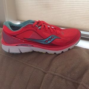Saucony Kinvara 5 in great condition! Neon bright