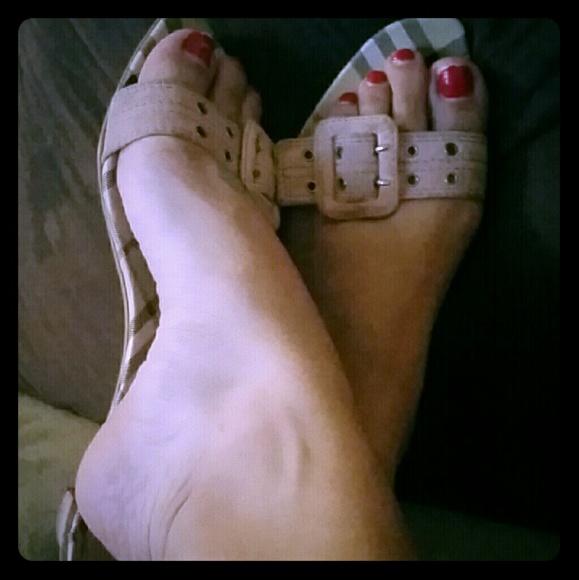 Pink Burberry flats