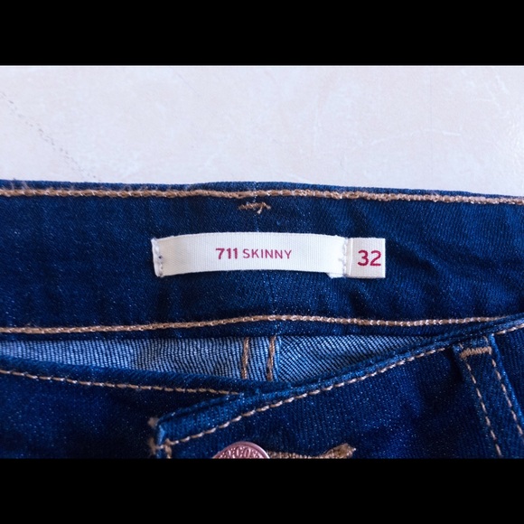 Levi's 711 Skinny Jeans - Picture 2 of 3