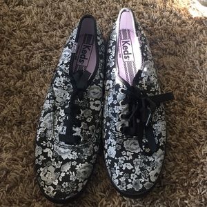 black and white flowered Keds. Size 7.5