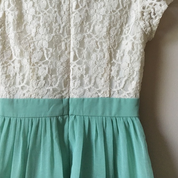 Ivory lace and mint chiffon dress - Picture 3 of 3