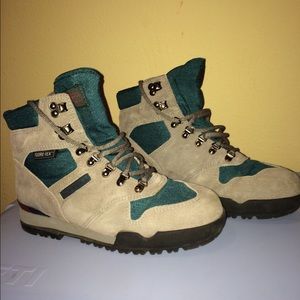 New Merrell waterproof hiking boots