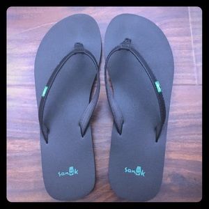 Sanuk - black yoga mat flip flops