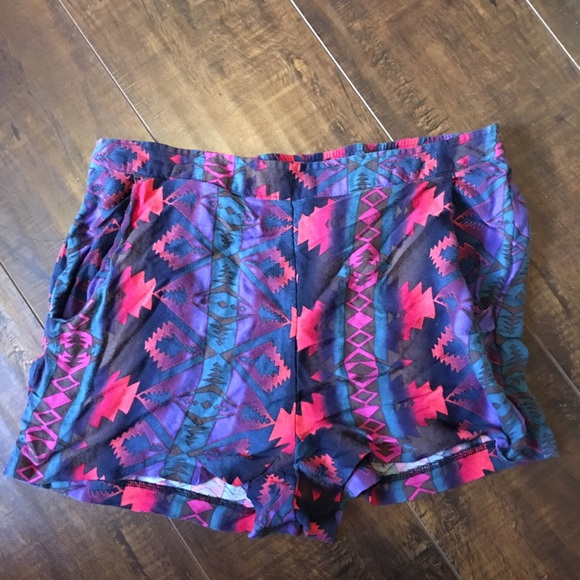 Stretch tribal print shorts