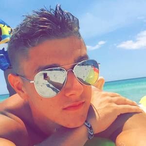 Meet your Posher, Tyler