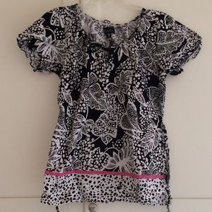 Leafy print scrub top