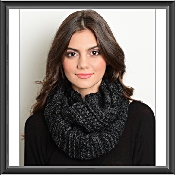 ✨SALE Gorgeous Chunky Knit Charcoal Infinity Scarf - Picture 2 of 3