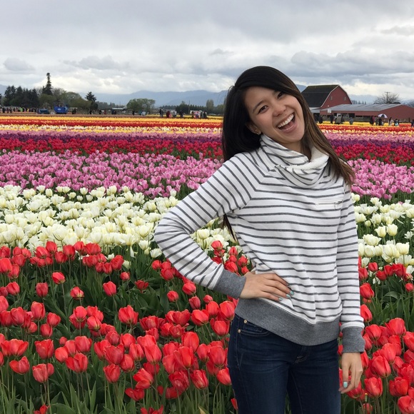 Meet your Posher, Stephanie - Picture 2 of 2