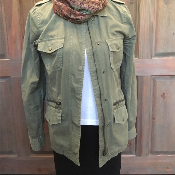 Green jacket with scarfs