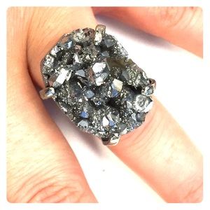Silver crystal rock ring 💍