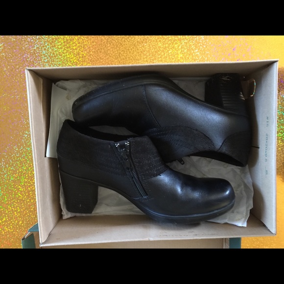 Super adorable comfy Clark booties!👢