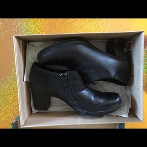 Super adorable comfy Clark booties!👢