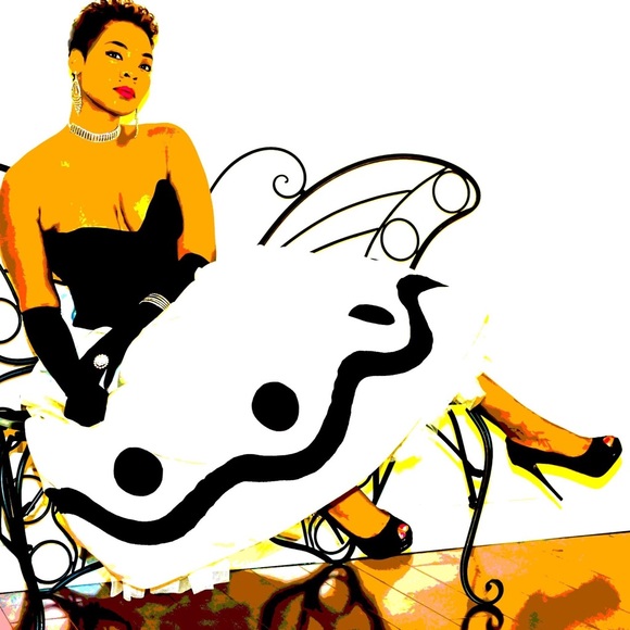 Meet your Posher, Tara - Picture 2 of 4