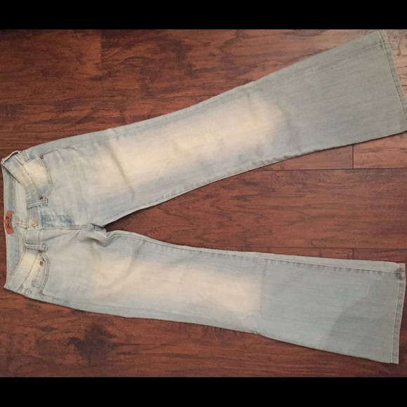 Seven7 jeans- flair leg in a light wash