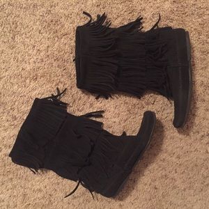 Minnetonka black fringe boots