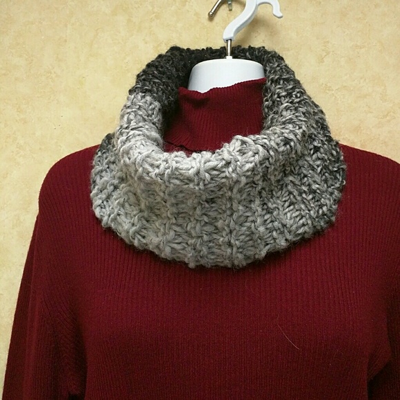NWOT hand knit neck warmer - Picture 2 of 3