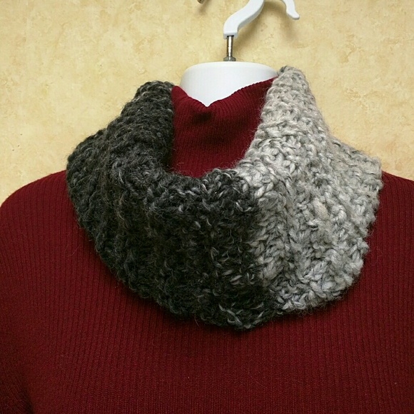 NWOT hand knit neck warmer - Picture 3 of 3