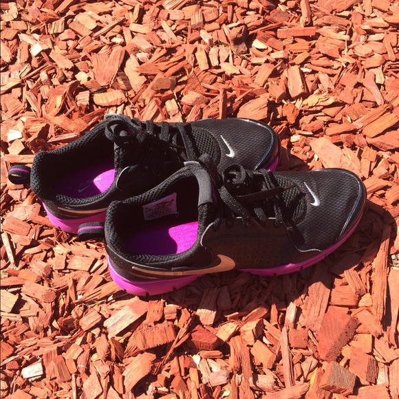 Nikes - Picture 2 of 4