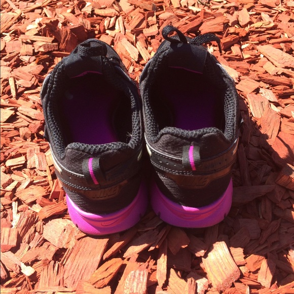 Nikes - Picture 4 of 4