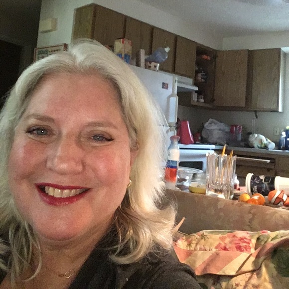 Meet your Posher, Julie